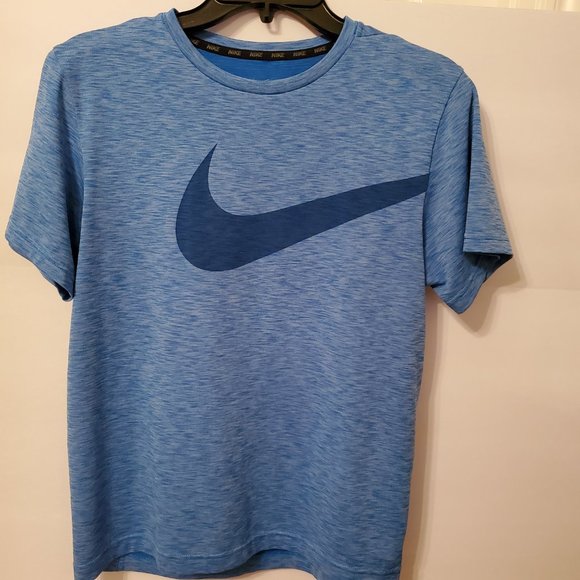 Nike dri-fit women's short sleeve T-shirt size XL 100% polyester. - Picture 2 of 10